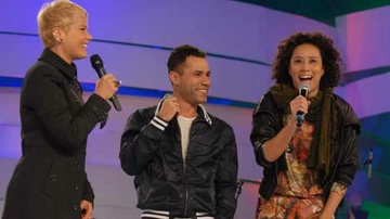 Xuxa recebe Rodrigo Sant’anna e Thalita Carauta - TV Globo/ Matheus Cabral