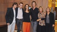 Pedro, Esteban, Guilhermina, Charly, Rosa May e Patricia na pré-estreia de Além da Estrada, em SP. - João Passos