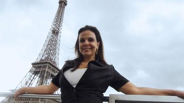 Na Europa, a cantora grava reportagens para o Super Viajante. Ela curte a Torre Eiffel, em Paris... - Florian Costantin