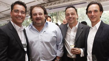 Ricardo Carmignani, Erick Jacquin, Tibor Sotkovszki e Evandro Andreoni em encontro de produtores de vinho, SP.