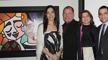 Liz e Robson Britto, a consulesa britânica em SP, Dilsa Doddrell, e Carlos Estrada em mostra de Romero Britto, irmão de Robson, em SP.