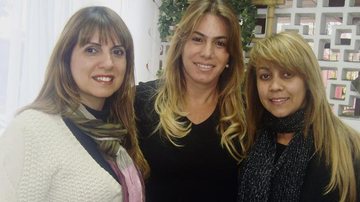 A piloto de Fórmula Truck Débora Rodrigues, ao centro, renova o visual com Guetti Reis e Miriam Rocha, em SP.
