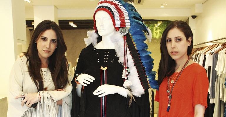 As irmãs Lilly e Renata Sarti lançam coleção em loja nos Jardins, em São Paulo.