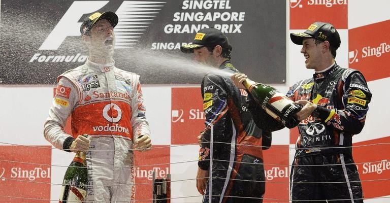 Jenson Button e Mark Webber completam o pódio em Cingapura - Reuters/Tim Chong