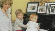 Princesa Diana, William e Harry tocam piano - Arquivo Caras