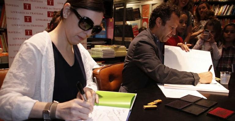 Adriana Calcanhotto e Vik Muniz em tarde de autógrafos de 'Melchior, O Mais Melhor' - Philippe Lima / AgNews