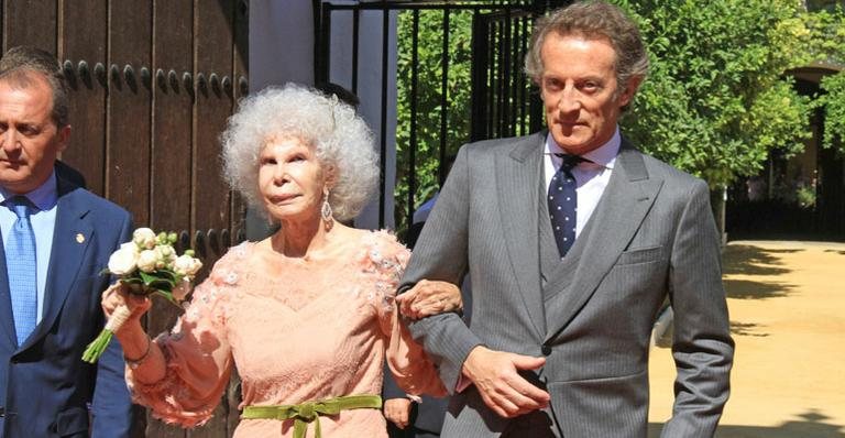 Aos 85 anos, a Duquesa de Alba se casou com o funcionário público Alfonso Díez Carabantes, que tem 60 anos, em um palácio da Espanha - GrosbyGroup