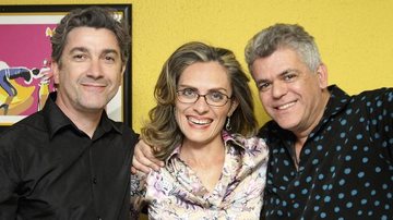 Os atores J. Abreu e Silvana di Faveri com Sérgio Maggio, dramaturgo e idealizador do projeto Mitos do Teatro Brasileiro, que homenageia Paulo Autran.
