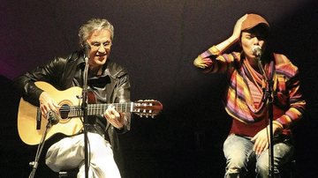 Caetano Veloso e Maria Gadú abrem o show de Jau.