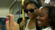 Rihanna vai de metrô até local de seu show - Reprodução Twitter