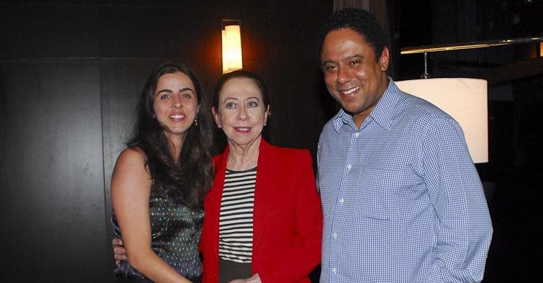 Fernanda Montenegro recebe o ministro do Esporte Orlando Silva e sua esposa Ana Cristina Petta no teatro - Celso Akin / AgNews