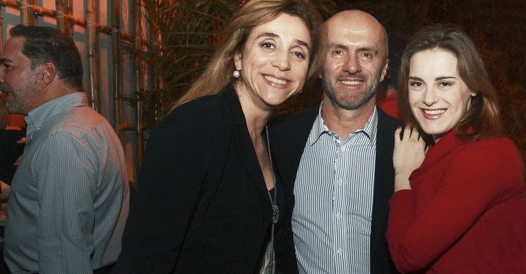 Marisa Orth, Gringo Cardia e Alessandra Maestrini em mostra décor.