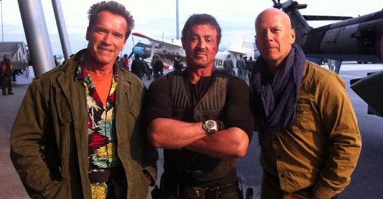 Arnold Schwarzenegger, Bruce Willis e Sylvester Stallone: gravação na Bulgária - Reprodução/Twitter