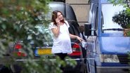 Ainda grávida, Carla Bruni passeia e janta em Paris - Grosby Group