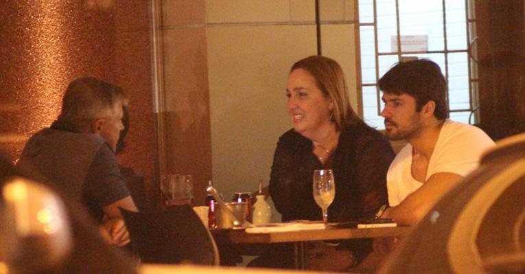 Claudia Jimenez e Miguel Falabella jantam juntos no Rio - Fausto Candelária / AgNews