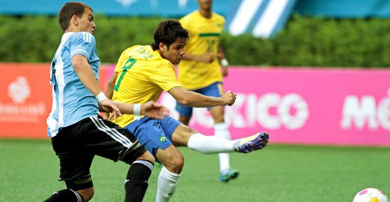 O jogador Henrique, autor do gol brasileiro, durante lance da partida - Wander Roberto / Inovafoto / COB