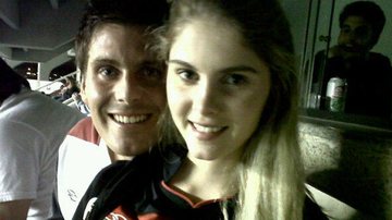 Thiago Gagliasso e Bárbara Evans assistem juntos ao jogo do Flamengo - Reprodução Twitter
