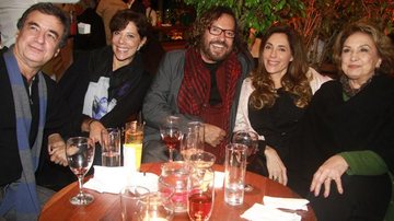 Ângela Vieira com o mariado Miguel Paiva, Wolf Maya, Christiane Torloni e Eva Wilma - Raphael Mesquita / PhotoRioNews