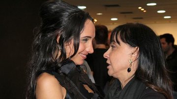 Cininha de Paula prestigia a filha Maria Maya no teatro - Roberto Filho/AgNews