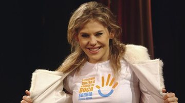 A atriz Bárbara Paz é uma das estrelas que se mobilizam em prol da Campanha Nacional do Autoexame contra o Câncer de Boca, intitulada Sorria Para Si Mesmo.