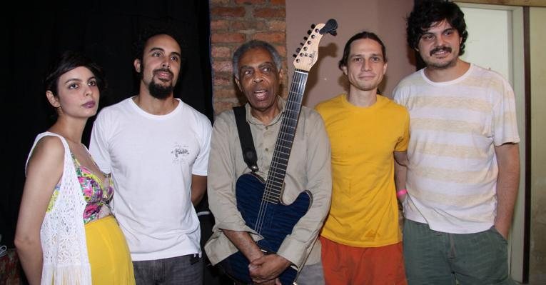 Gilberto Gil canta com grupo Tono no Rio - Alex Palarea / AgNews