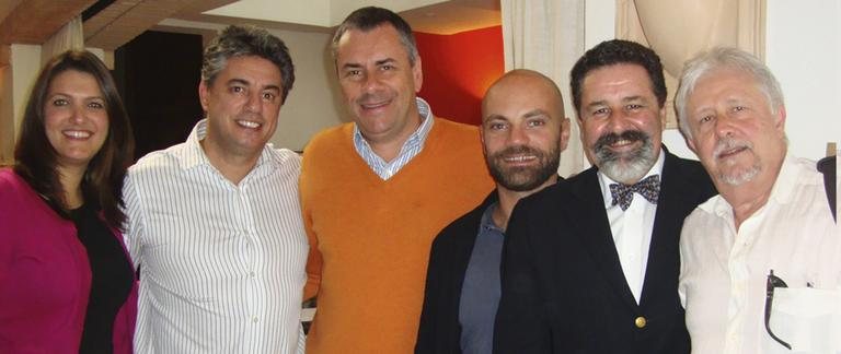 Viviane com o marido, Rogério D’Avila, e Lamberto Percussi prestigiam Gianluca Carbone, que recebe ainda Didu Russo e Álvaro Cézar Galvão, em São Paulo.