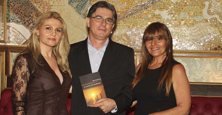 Márcia Kozlowski e Rita Maluf prestigiam lançamento do livro de Nilton Bustamante, em São Paulo.