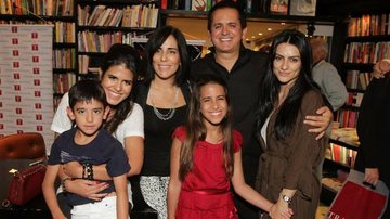 Orlando Morais com a mulher, Gloria Pires, e os filhos - André Muzell / AgNews