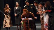 Glória Menezes e elenco comemoram os 4 anos do espetáculo Ensina-me a Viver - Celso Akin/AgNews