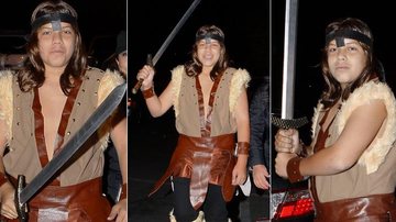 Joseph Baena, filho do Arnold Schwarzenegger, vestido de Conan, O Bárbaro em festa de Halloween - Grosby Group