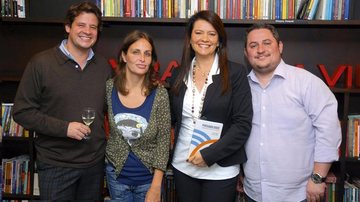 João de Galvão Teles no lançamento de Persuabilidade – Converta Seus Usuários em Clientes, de Ester Pallarès, com Daniela Manole e Adriano Vieland, em SP.