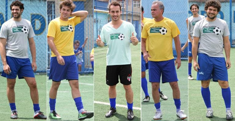 Galãs da televisão mostram habilidade em jogo de futebol beneficente no Rio de Janeiro - Roberto Filho/AgNews