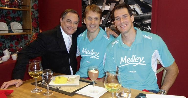 Ronnie Von recebe André Heller e Bruno Zanuto, ambos atletas do vôlei, na atração da TV Gazeta, em São Paulo.