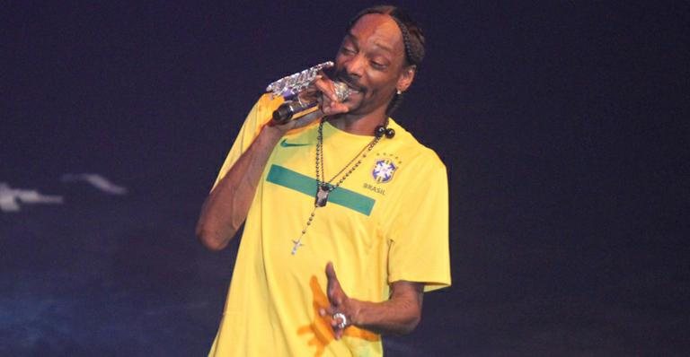 Snoop Dogg veste a camisa da seleção brasileira em show no Rio - Roberto Filho/AgNews