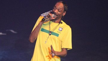 Snoop Dogg veste a camisa da seleção brasileira em show no Rio - Roberto Filho/AgNews