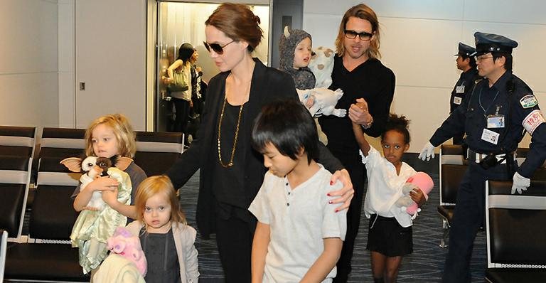 Brad Pitt, Angelina Jolie e os filhos - Splash News