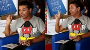 David Brazil lê para crianças no Rio de Janeiro - Anderson Borde / AgNews