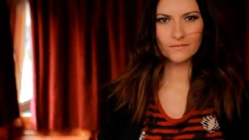 Laura Pausini no clipe 'Non Ho Mai Smesso' - Reprodução