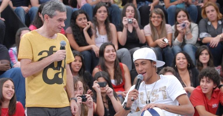 Neymar participa do programa 'Altas Horas', apresentado por Serginho Groisman - Zé Paulo Cardeal/TV Globo