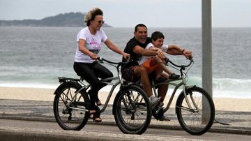 Ana Maria Braga com o marido Marcelo e o enteado Marcelinho - Delson Silva e Daniel Delmiro / AgNews