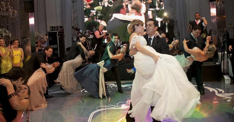 O casal rouba a cena na pista de dança - Camila Ferraz
