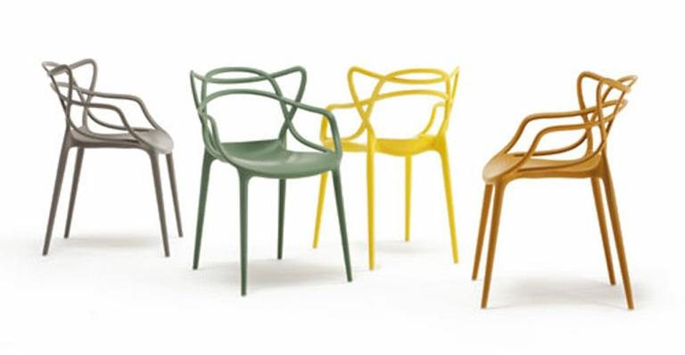 Exemplares da cadeira Masters, da Kartell, com design de Philippe Starck - Divulgação