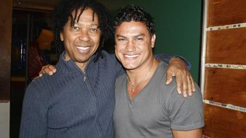 O cantor Djavan e o ex-pugilista Popó se encontram no restaurante Porcão, no Rio.