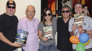 Gavião recebe na atração da rádio Transamérica Tom Gomes e Marcos Maynard (4º da esq. p/ dir.) com os também apresentadores Angélica Morango e Fuzil, em SP.