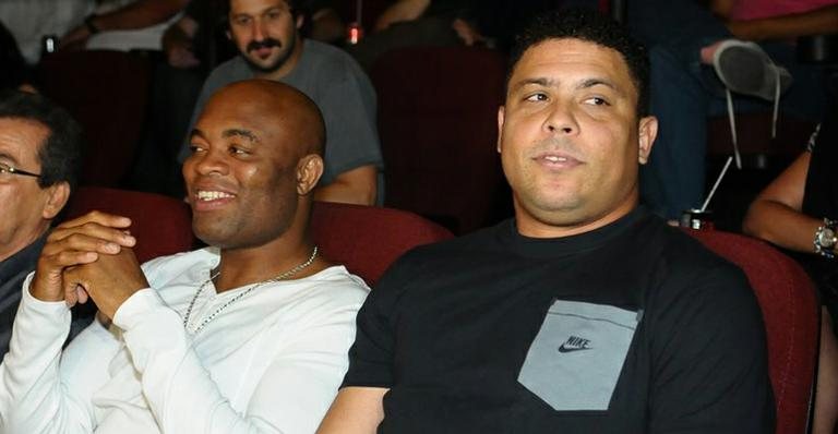 Ronaldo e Anderson Silva vão ao cinema - AgNews