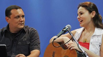 Paulo Carvalho recebe a cantora Barbara Marques em atração da JustTV, em SP.
