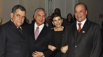 O deputado Arnaldo Faria e o vice-presidente Michel Temer com o casal Andréa e Américo Angélico nos dois anos do Instituto dos Advogados de Sto. Amaro, SP.