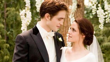 Edward (Robert Pattinson) e Bella (Kristen Stewart) - Reprodução / Twitter