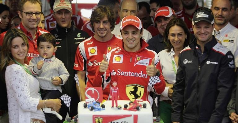Bolo pelos 10 anos na F1 - Reuters