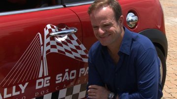 Rubens Barrichello durante coletiva do Rally de São Paulo - Reprodução/TV CARAS